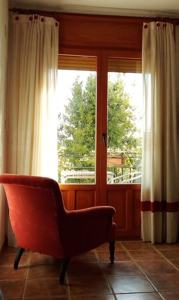 Cortinas opacas con ojales y tejido térmico aislante